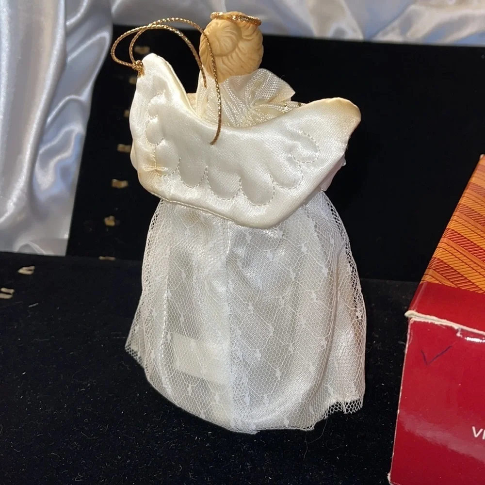 Avon Vtg Collectible Ornament “Victorian Angel” In orig box